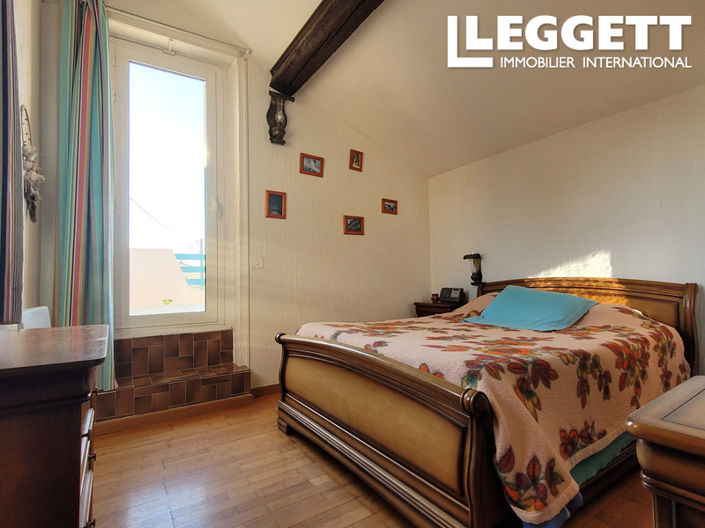 Image No.10-3 Bed House for sale