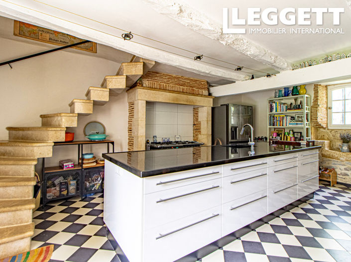 Image No.6-10 Bed House for sale