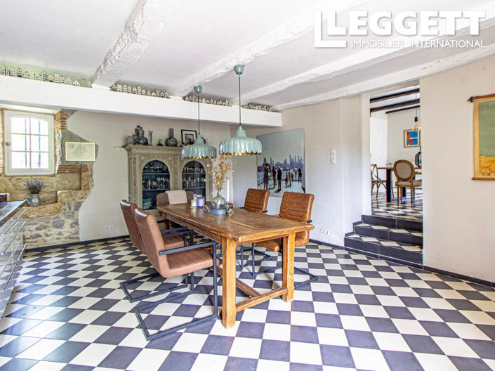 Image No.6-10 Bed House for sale