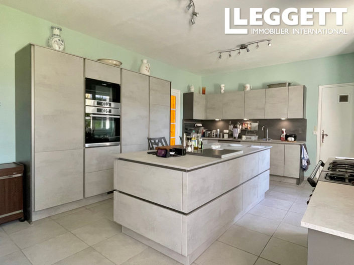 Image No.4-5 Bed House for sale