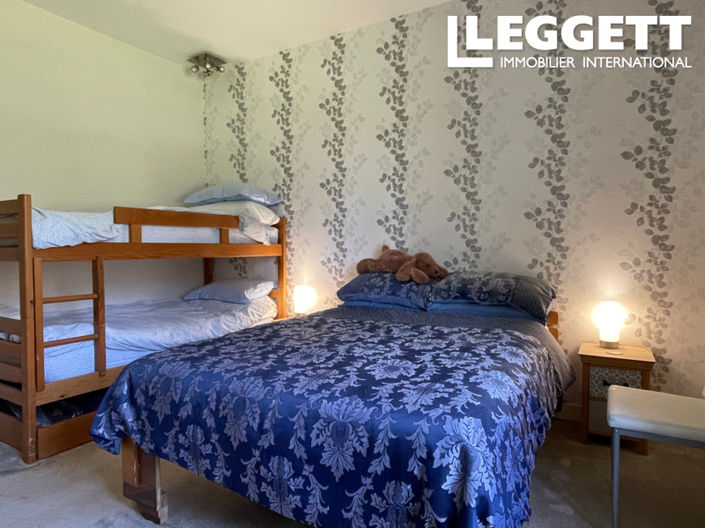 Image No.8-5 Bed House for sale