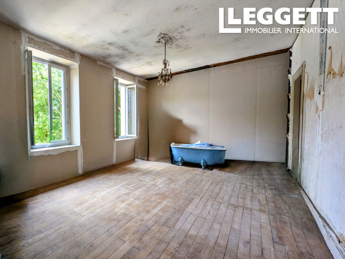 Image No.9-8 Bed House for sale