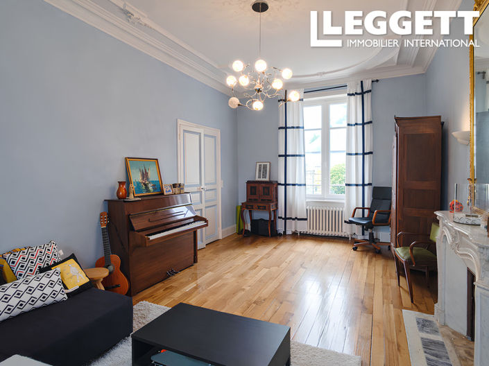 Image No.2-8 Bed House for sale