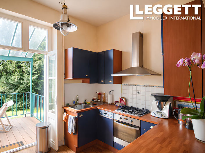 Image No.5-8 Bed House for sale