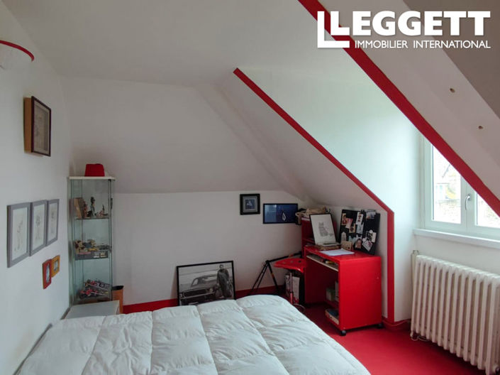 Image No.6-8 Bed House for sale