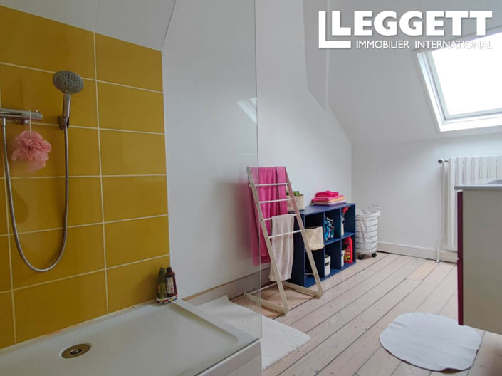 Image No.6-8 Bed House for sale