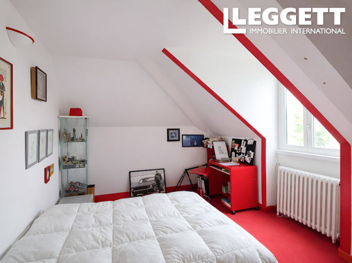 Image No.6-8 Bed House for sale