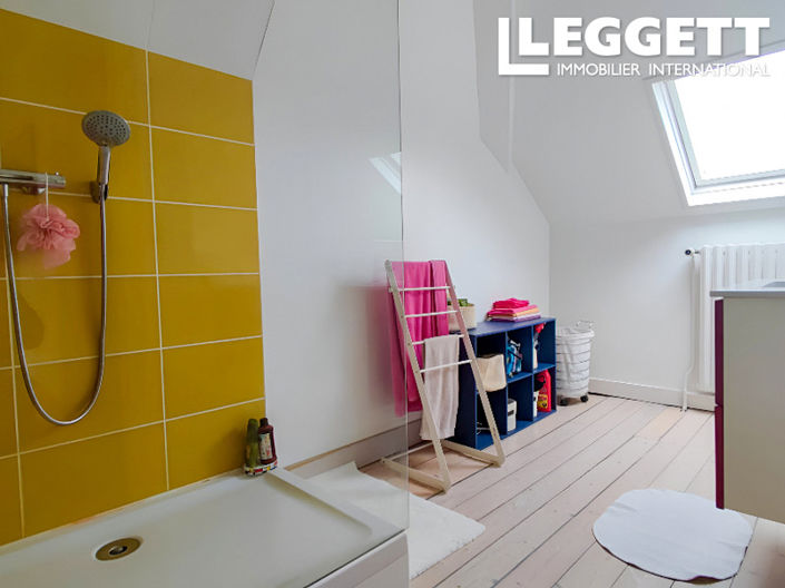 Image No.7-8 Bed House for sale