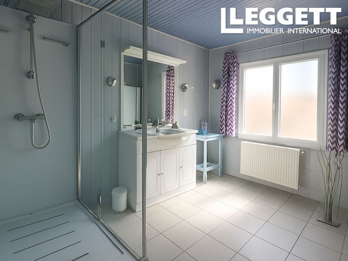 Image No.8-5 Bed House for sale