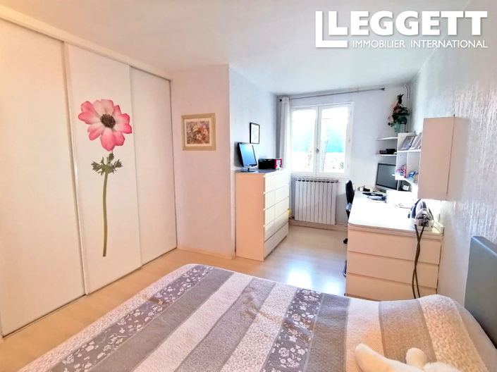 Image No.8-4 Bed House for sale