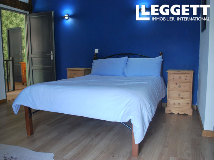 Image No.8-4 Bed House for sale