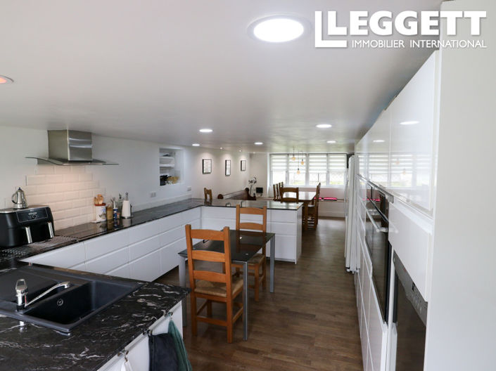 Image No.3-4 Bed House for sale