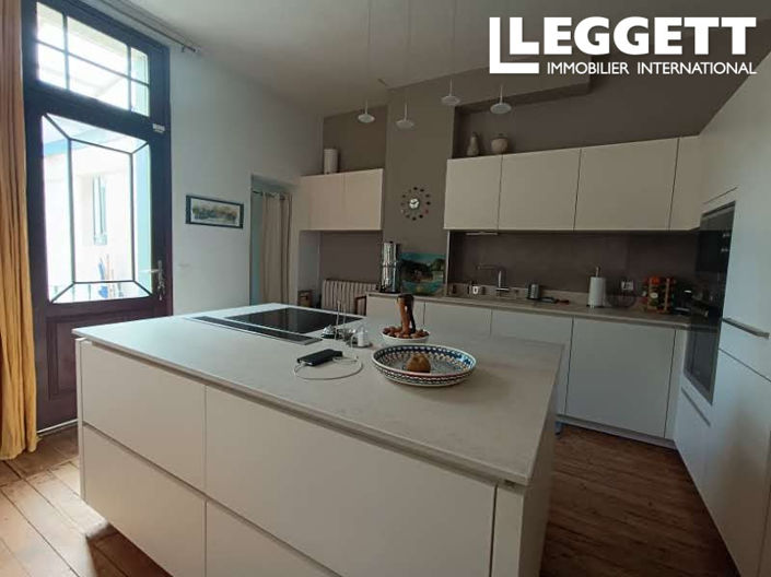 Image No.5-6 Bed House for sale