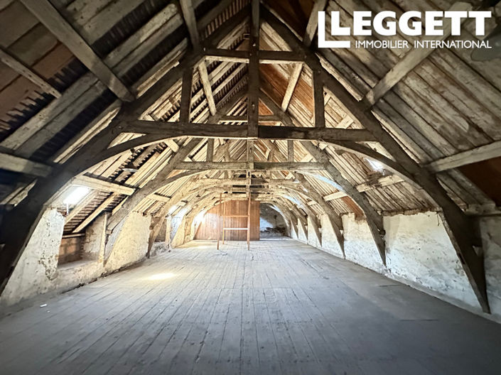 Image No.8-8 Bed House for sale