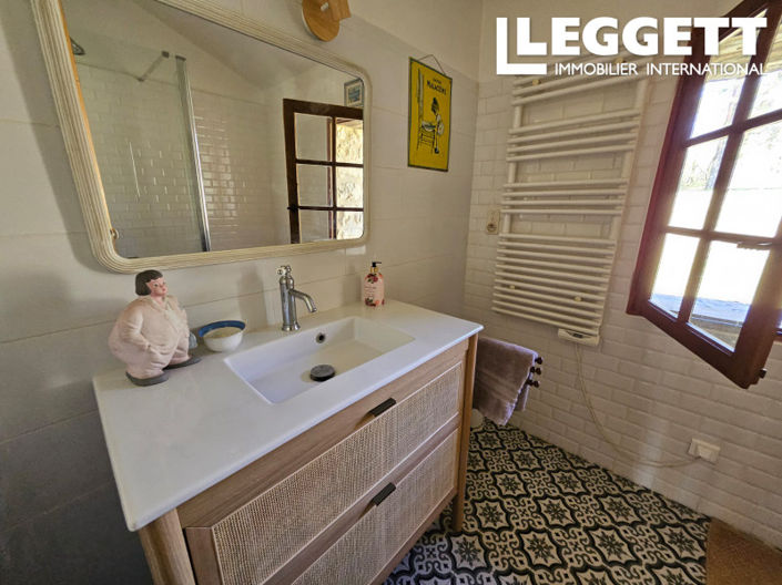 Image No.8-2 Bed House for sale