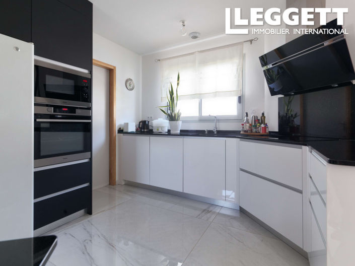 Image No.8-2 Bed House for sale