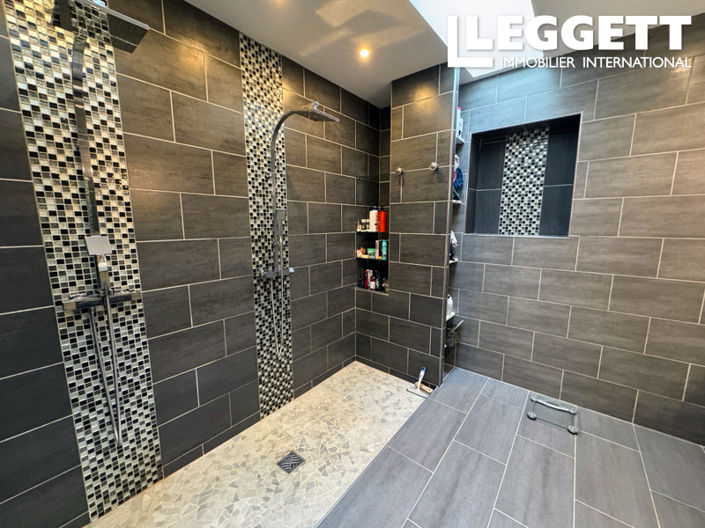 Image No.5-5 Bed House for sale