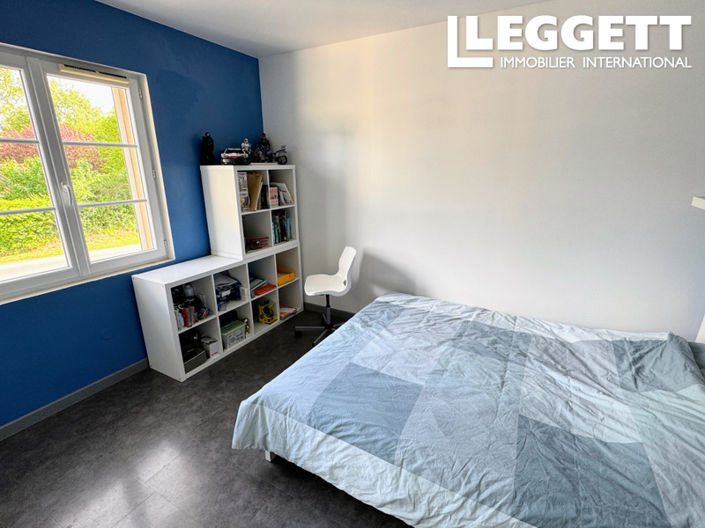 Image No.8-5 Bed House for sale