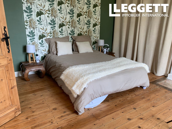 Image No.6-6 Bed House for sale