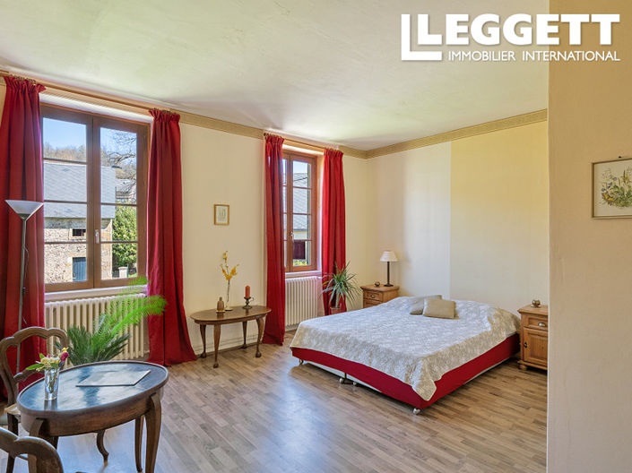 Image No.9-6 Bed House for sale