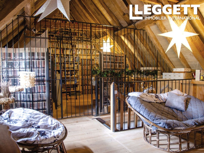 Image No.6-8 Bed House for sale