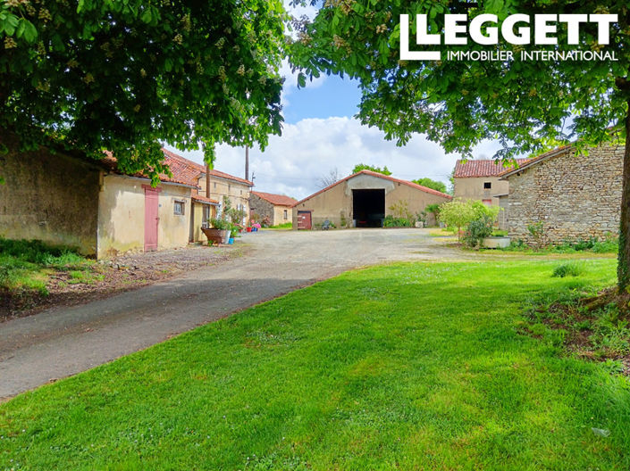 Image No.1-Maison de 2 chambres à vendre à Charroux