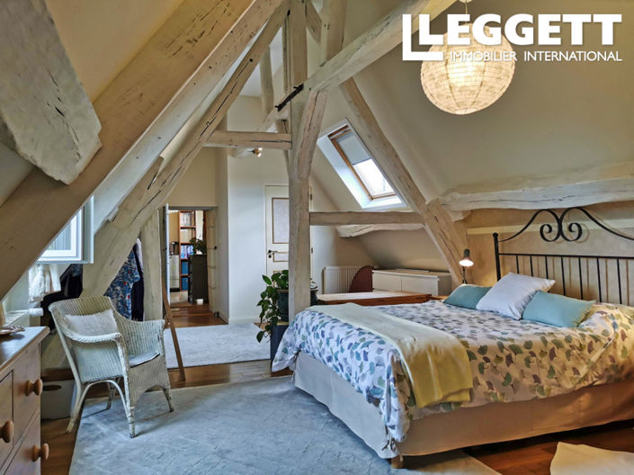 Image No.8-10 Bed House for sale