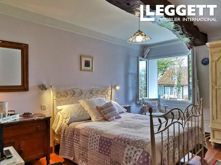 Image No.9-10 Bed House for sale