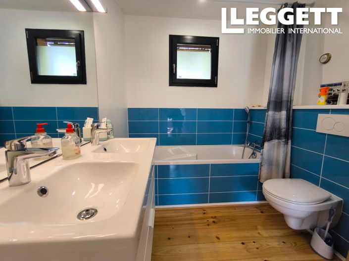 Image No.8-3 Bed House for sale