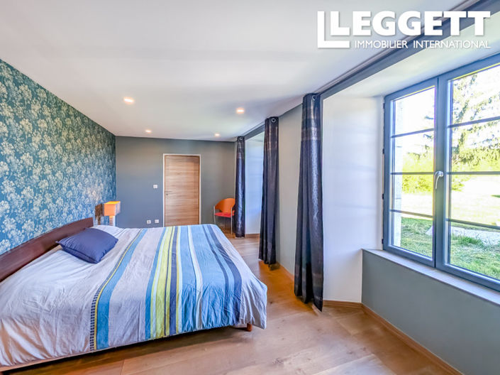 Image No.8-4 Bed House for sale