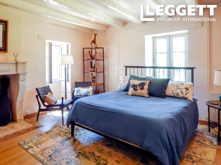 Image No.8-8 Bed House for sale