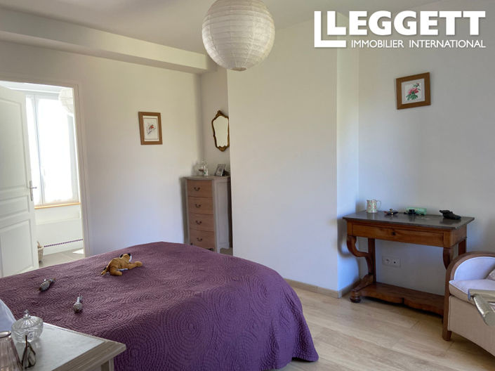 Image No.7-5 Bed House for sale