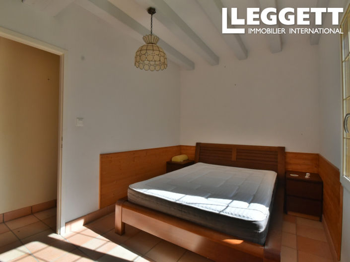 Image No.9-6 Bed House for sale