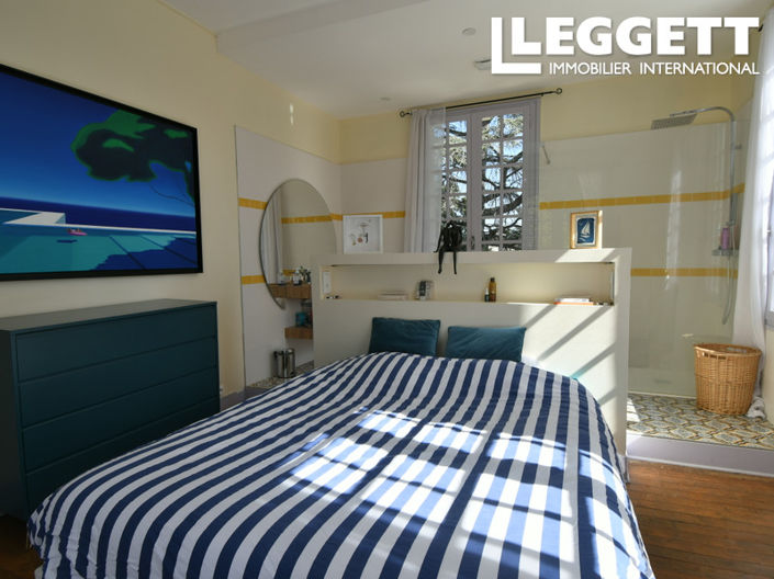 Image No.6-6 Bed House for sale