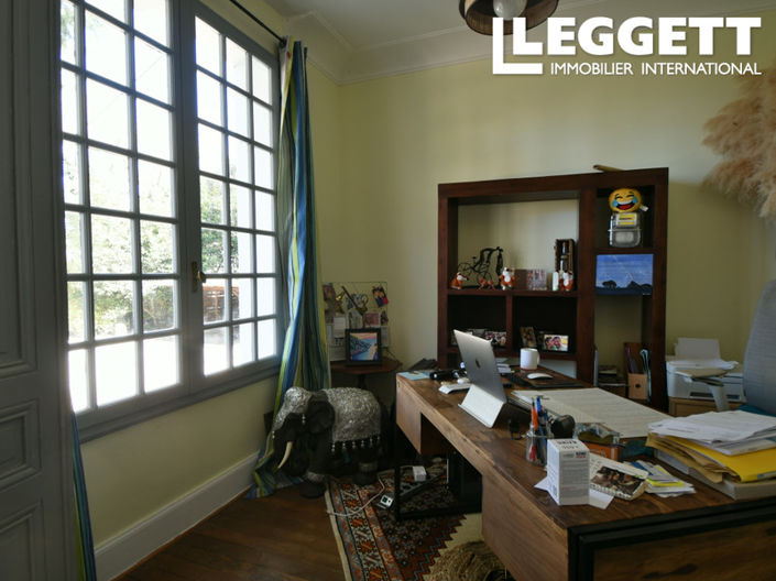 Image No.8-6 Bed House for sale