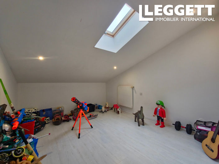 Image No.8-5 Bed House for sale