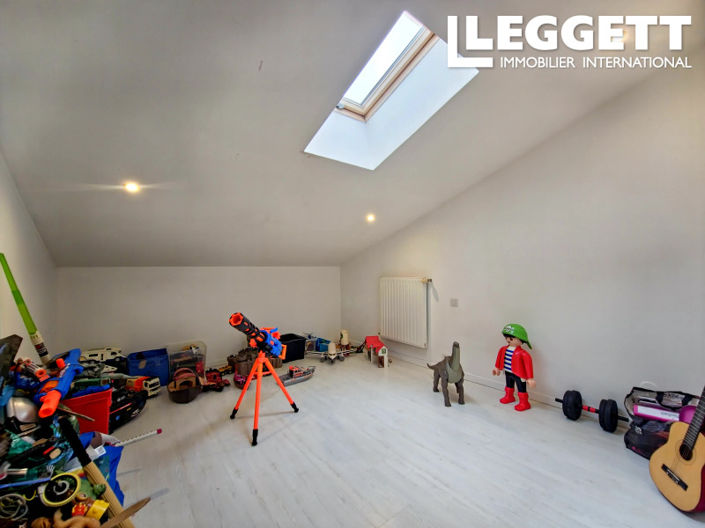 Image No.8-5 Bed House for sale