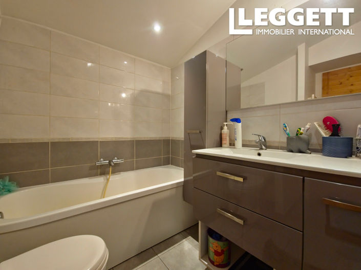 Image No.9-5 Bed House for sale