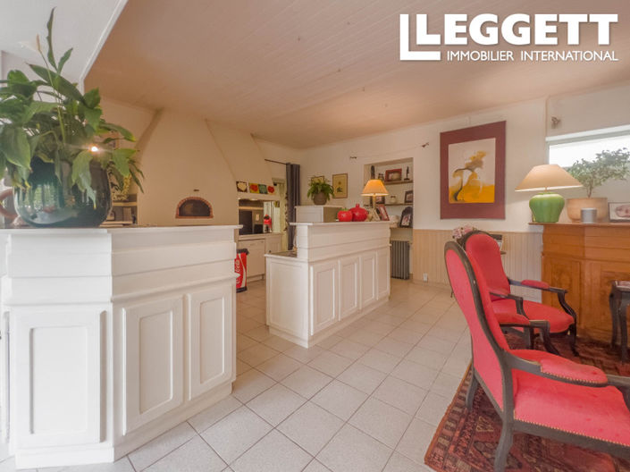 Image No.8-5 Bed House for sale