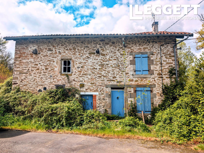 Saint-Bazile, House