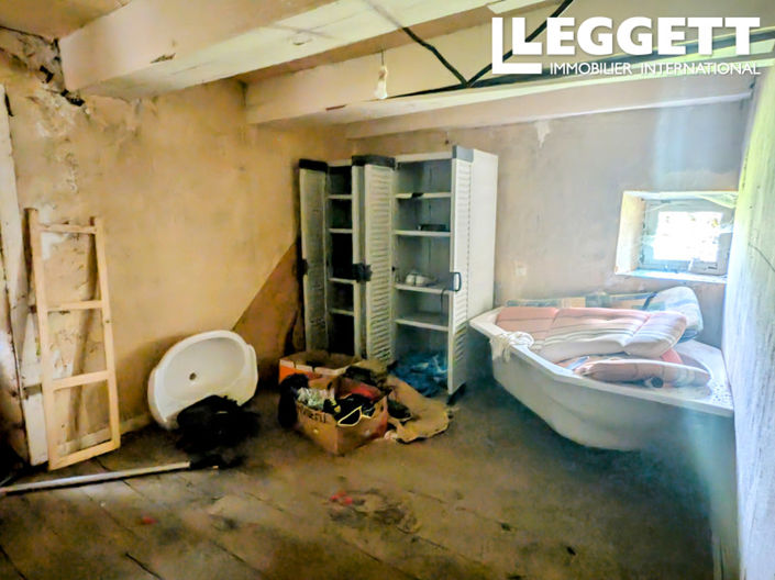 Image No.5-2 Bed House for sale