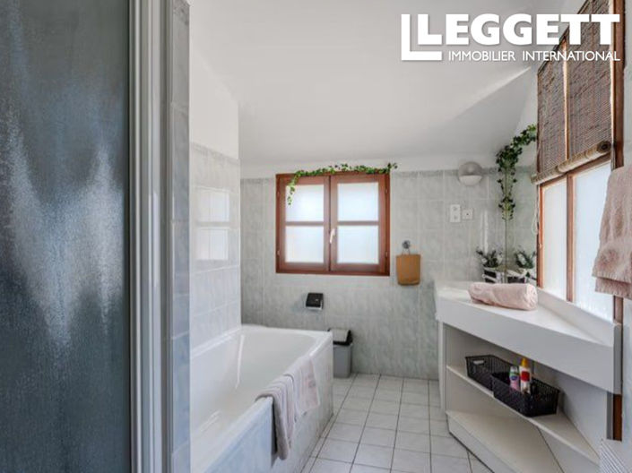 Image No.6-2 Bed House for sale