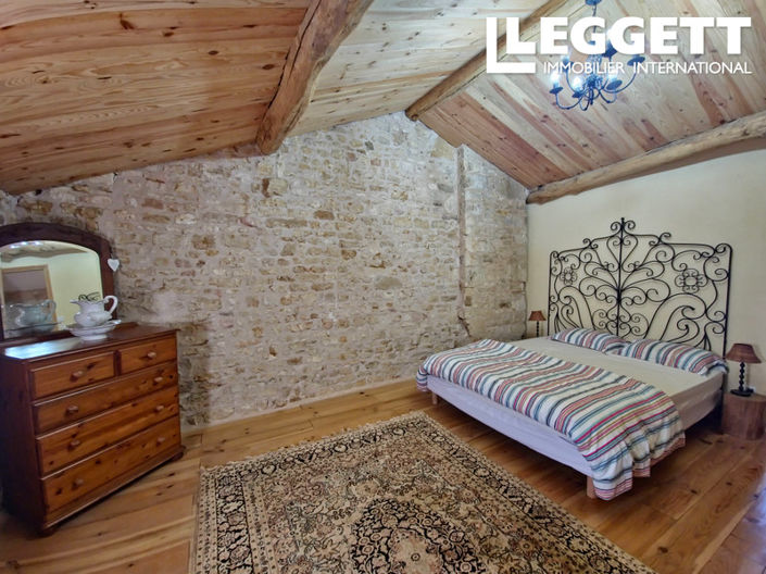 Image No.8-7 Bed House for sale