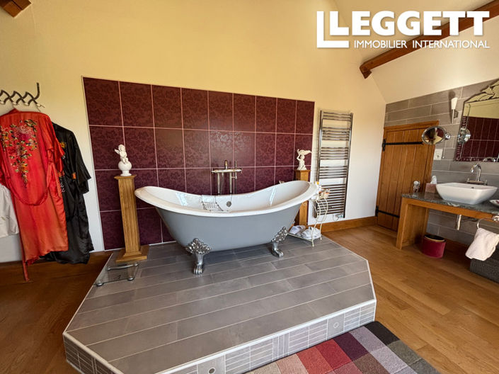 Image No.8-3 Bed House for sale