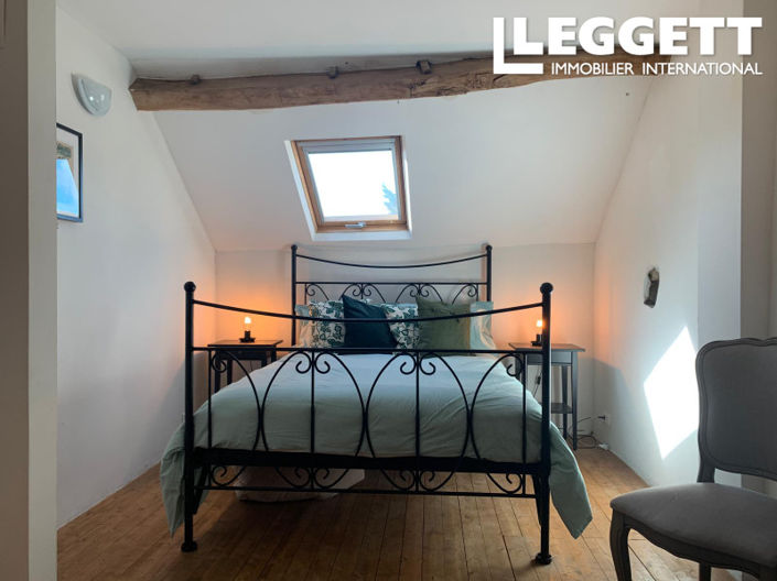 Image No.8-10 Bed House for sale