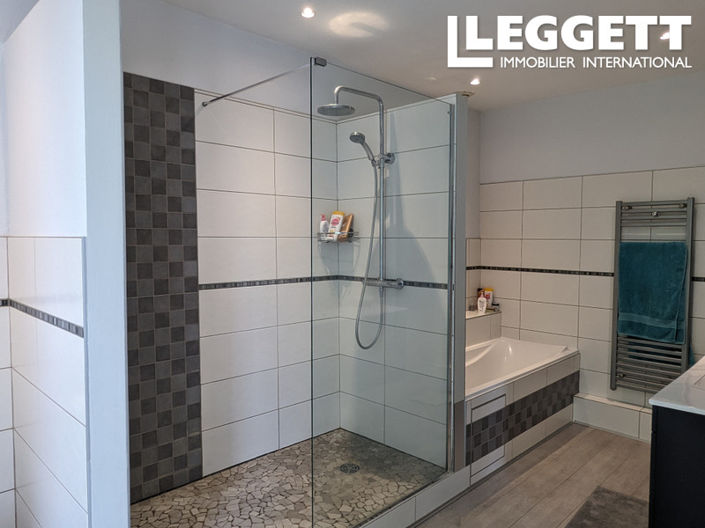 Image No.10-6 Bed House for sale