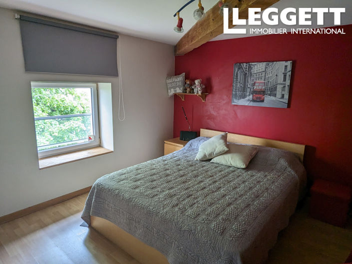 Image No.8-6 Bed House for sale