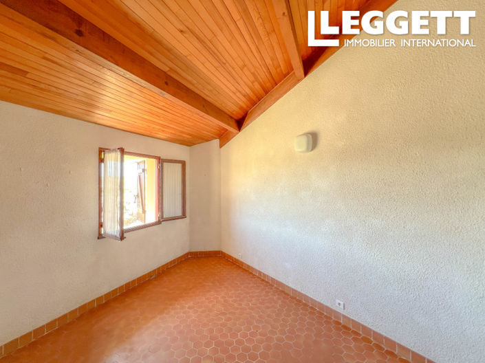 Image No.10-3 Bed House for sale