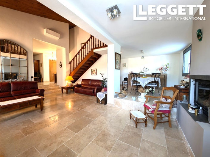 Image No.2-4 Bed House for sale