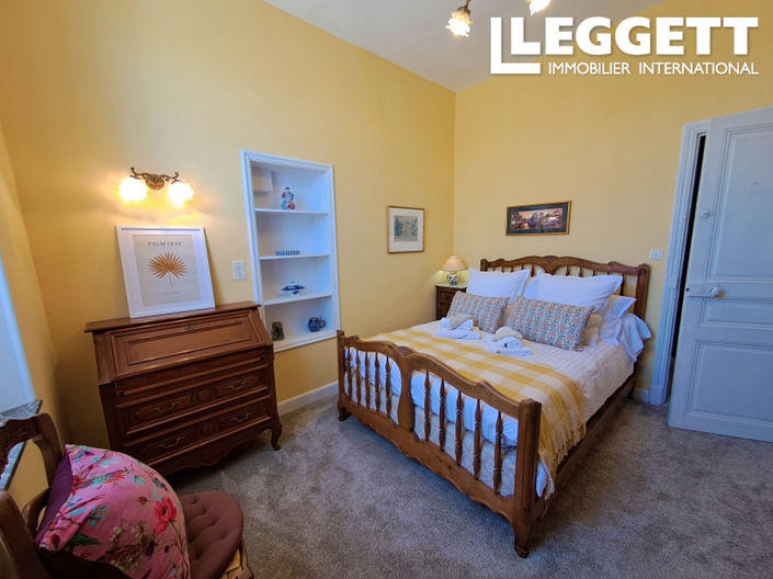 Image No.10-6 Bed House for sale